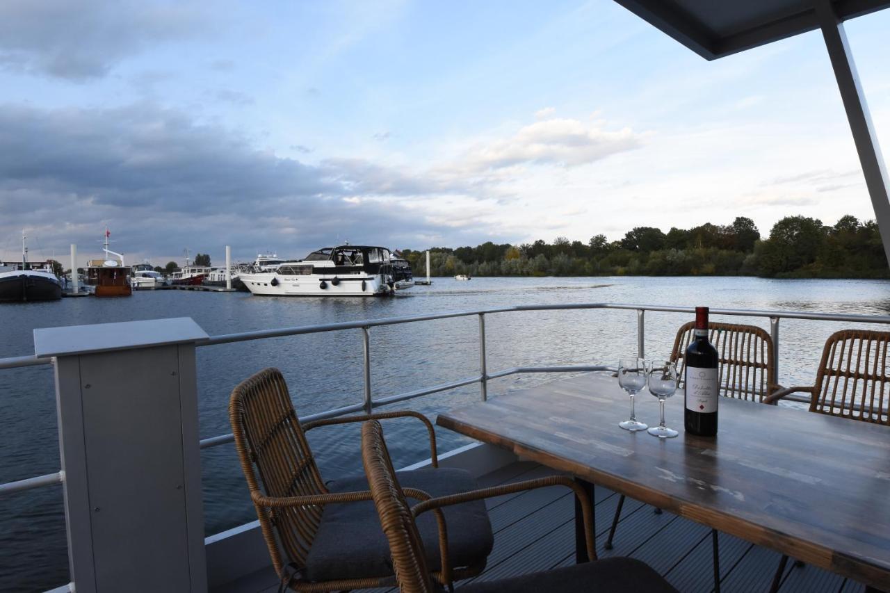 Tiny Floating House Ibiza Villa Maastricht Exterior photo